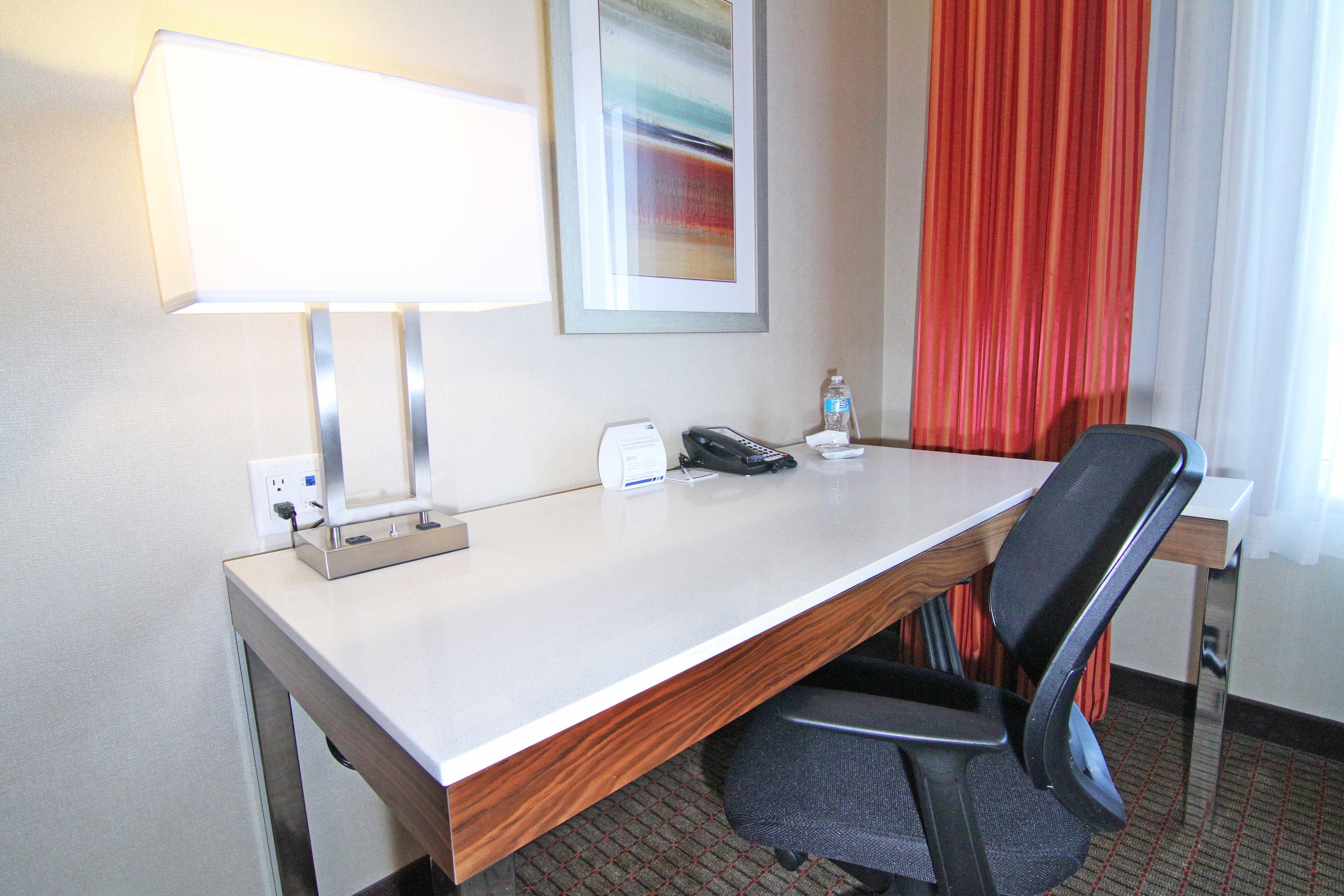 Holiday Inn Express And Suites Calgary University By Ihg Exterior photo