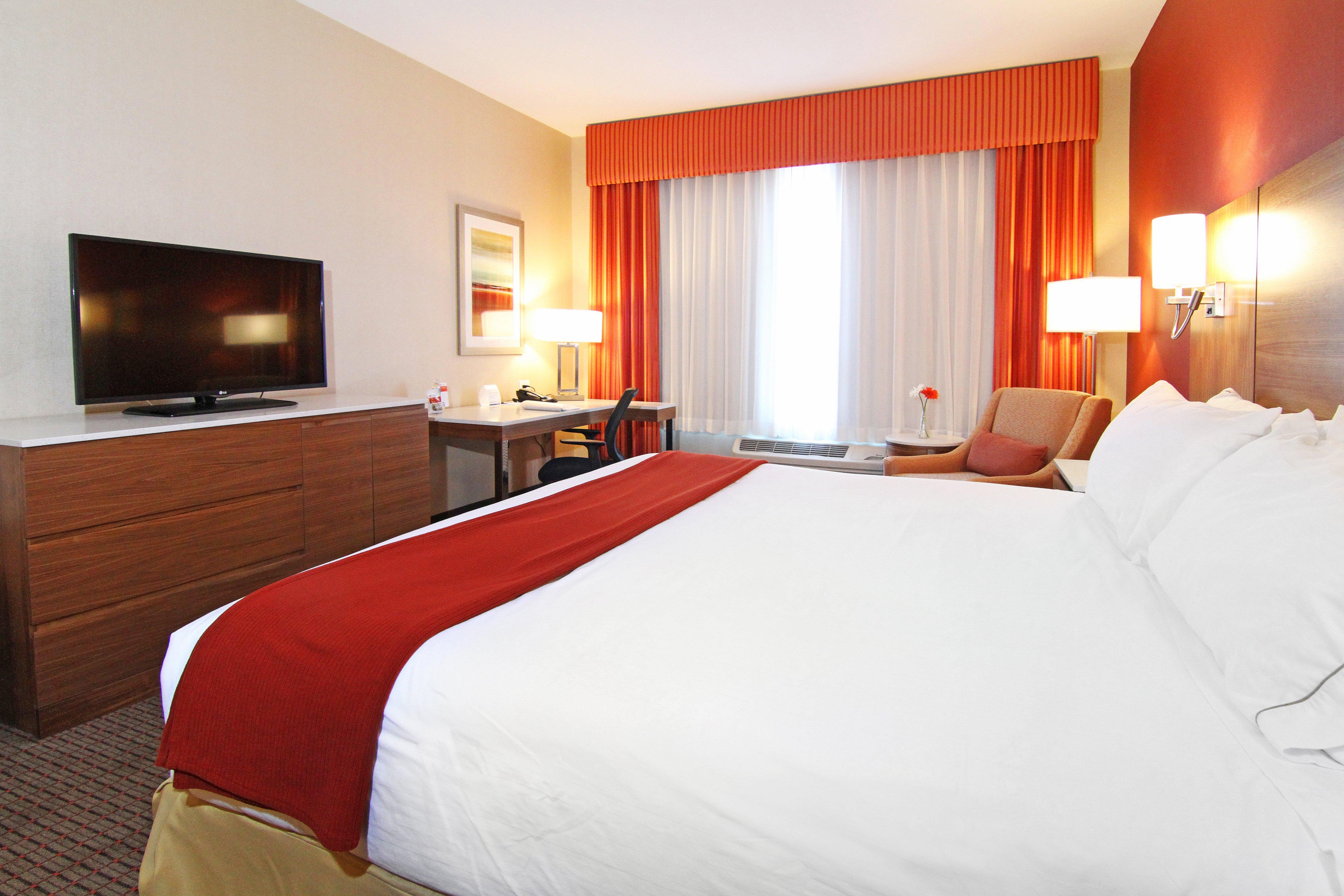 Holiday Inn Express And Suites Calgary University By Ihg Exterior photo