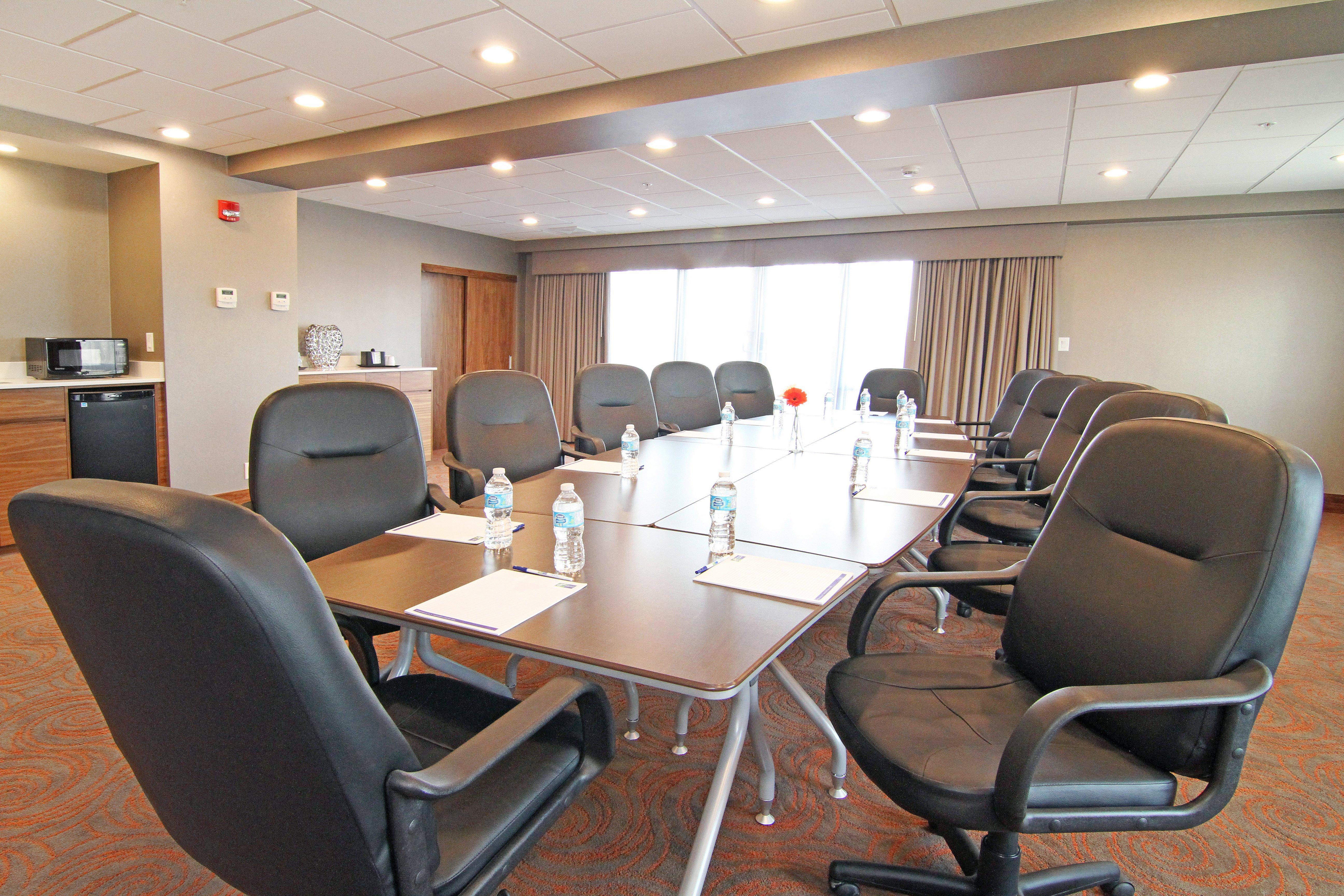 Holiday Inn Express And Suites Calgary University By Ihg Exterior photo