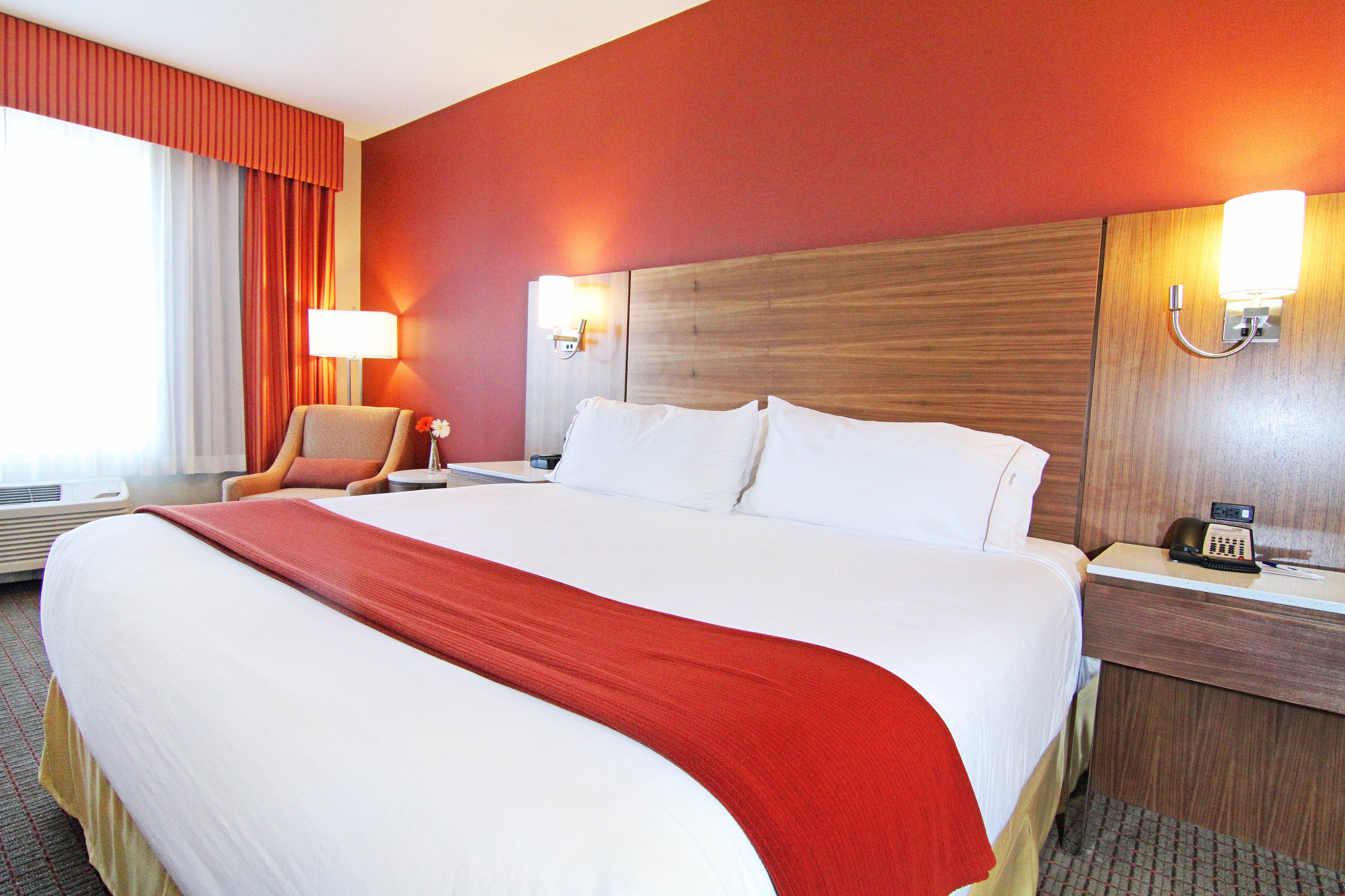 Holiday Inn Express And Suites Calgary University By Ihg Exterior photo