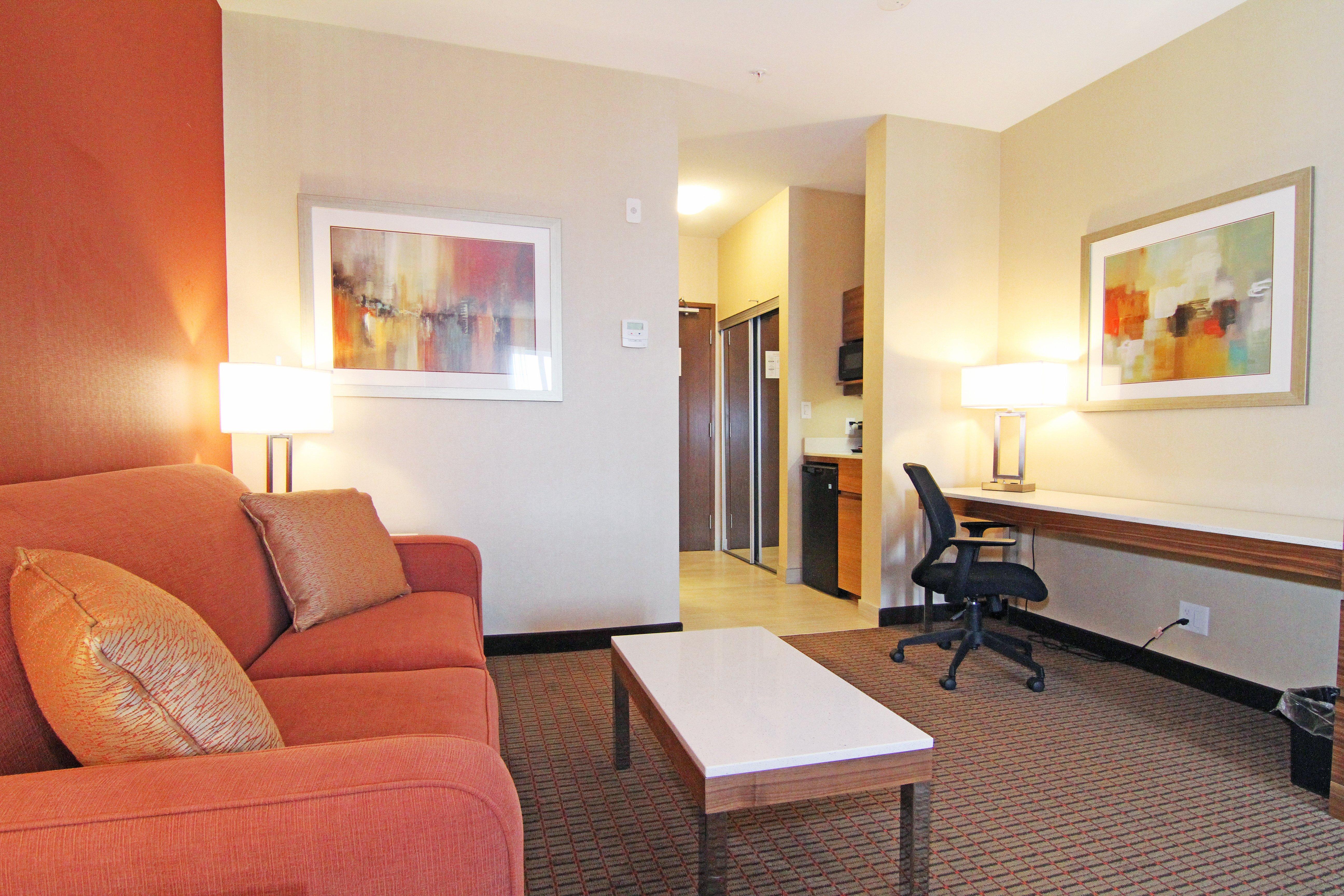 Holiday Inn Express And Suites Calgary University By Ihg Exterior photo