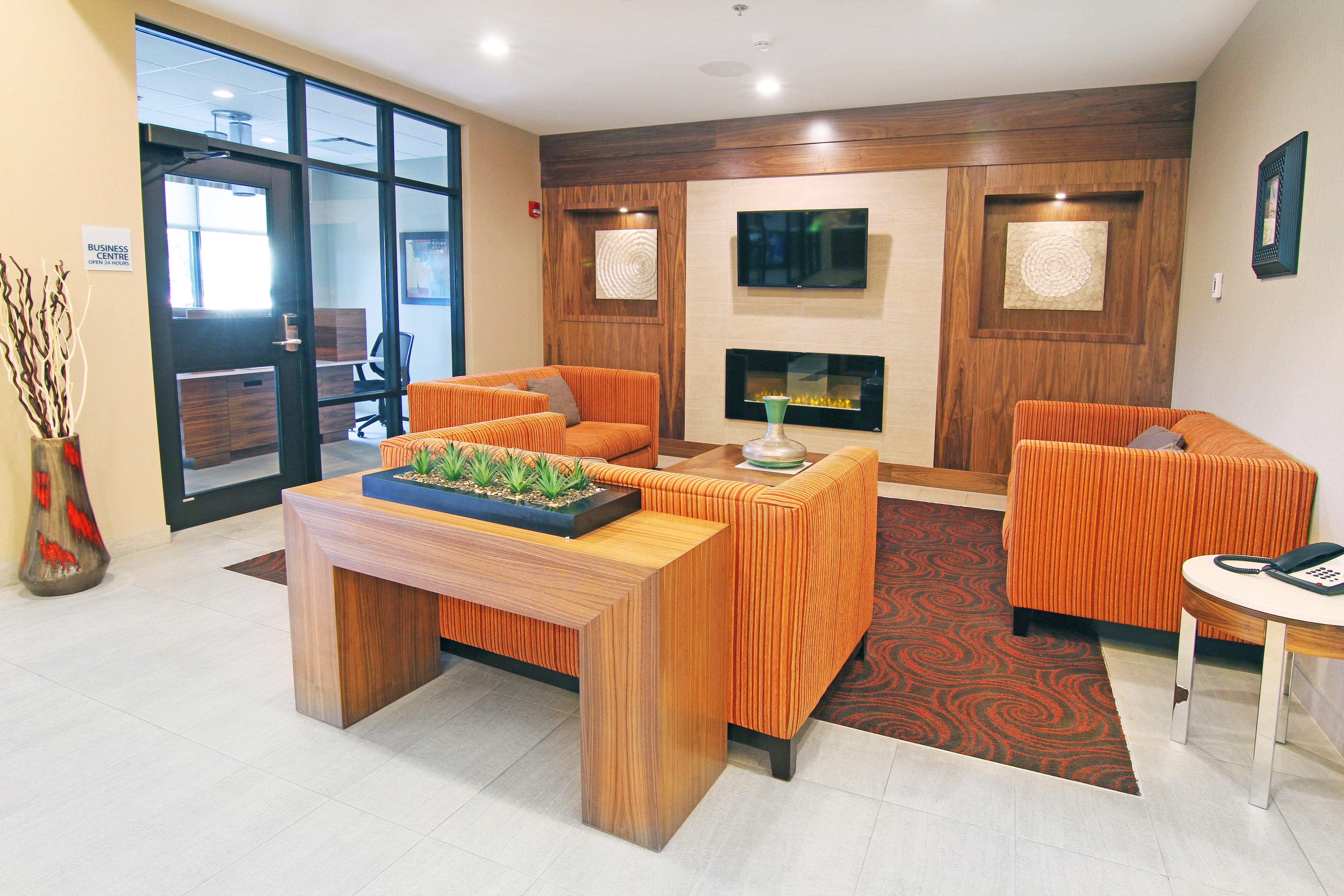 Holiday Inn Express And Suites Calgary University By Ihg Exterior photo
