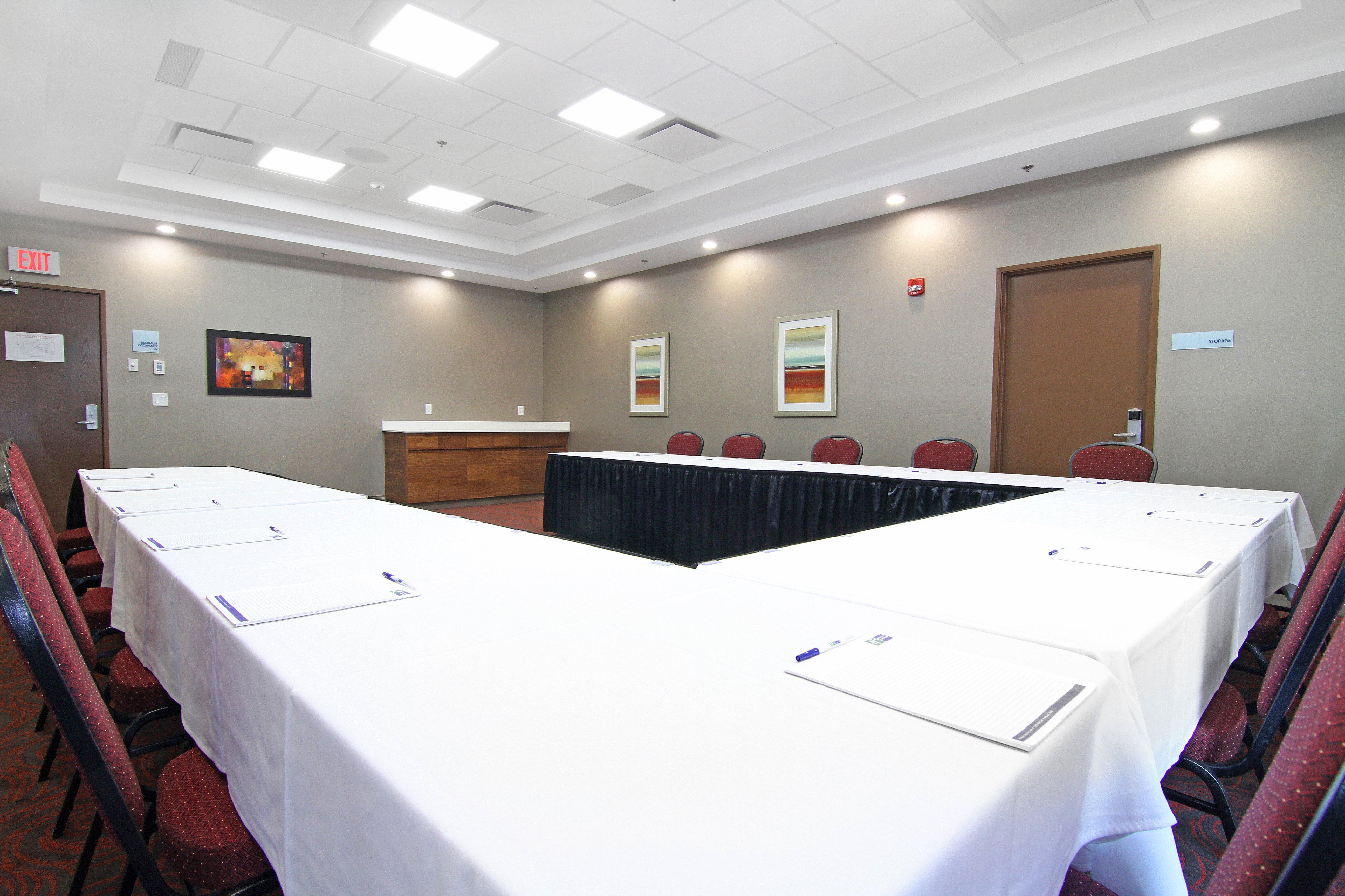 Holiday Inn Express And Suites Calgary University By Ihg Exterior photo
