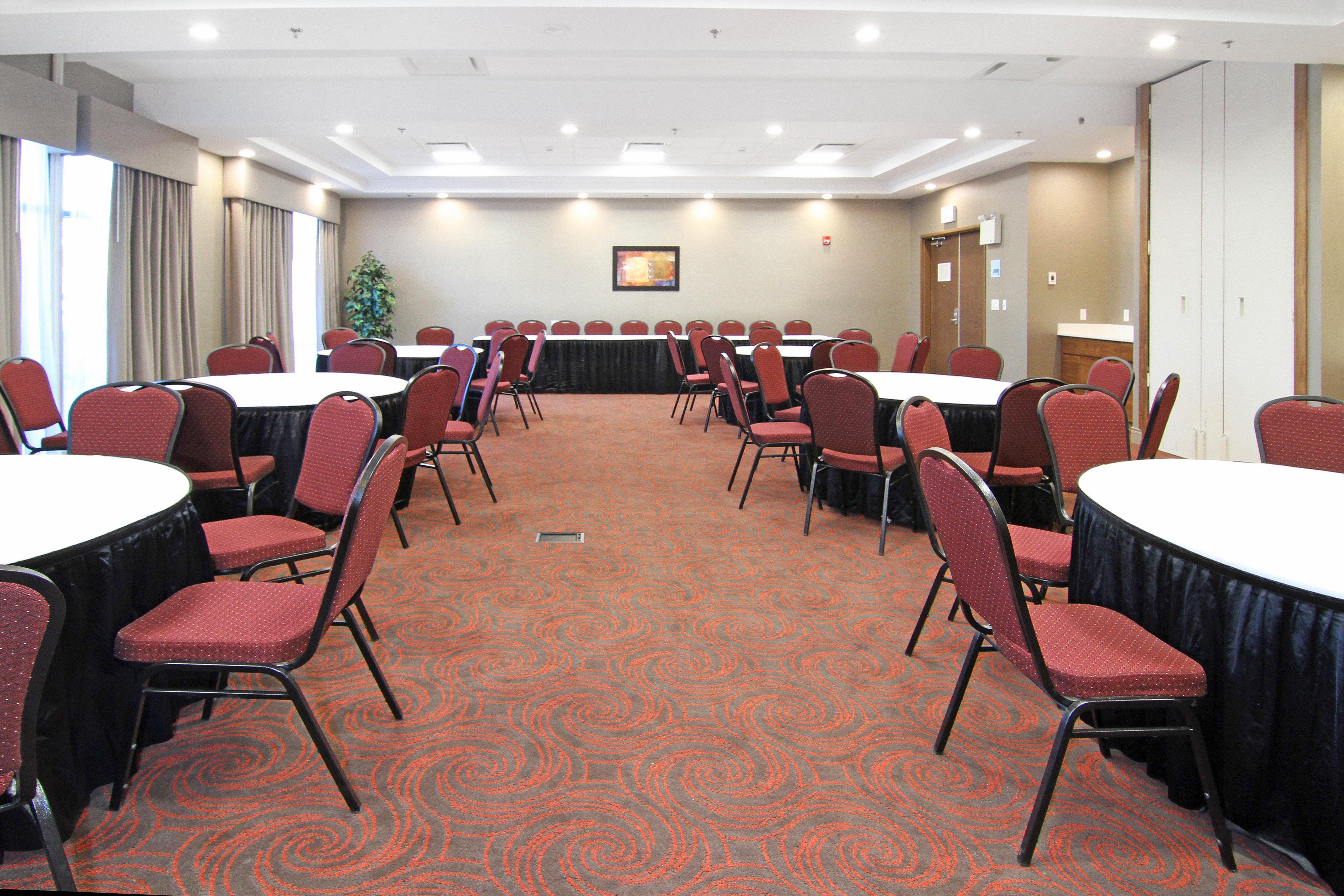 Holiday Inn Express And Suites Calgary University By Ihg Exterior photo