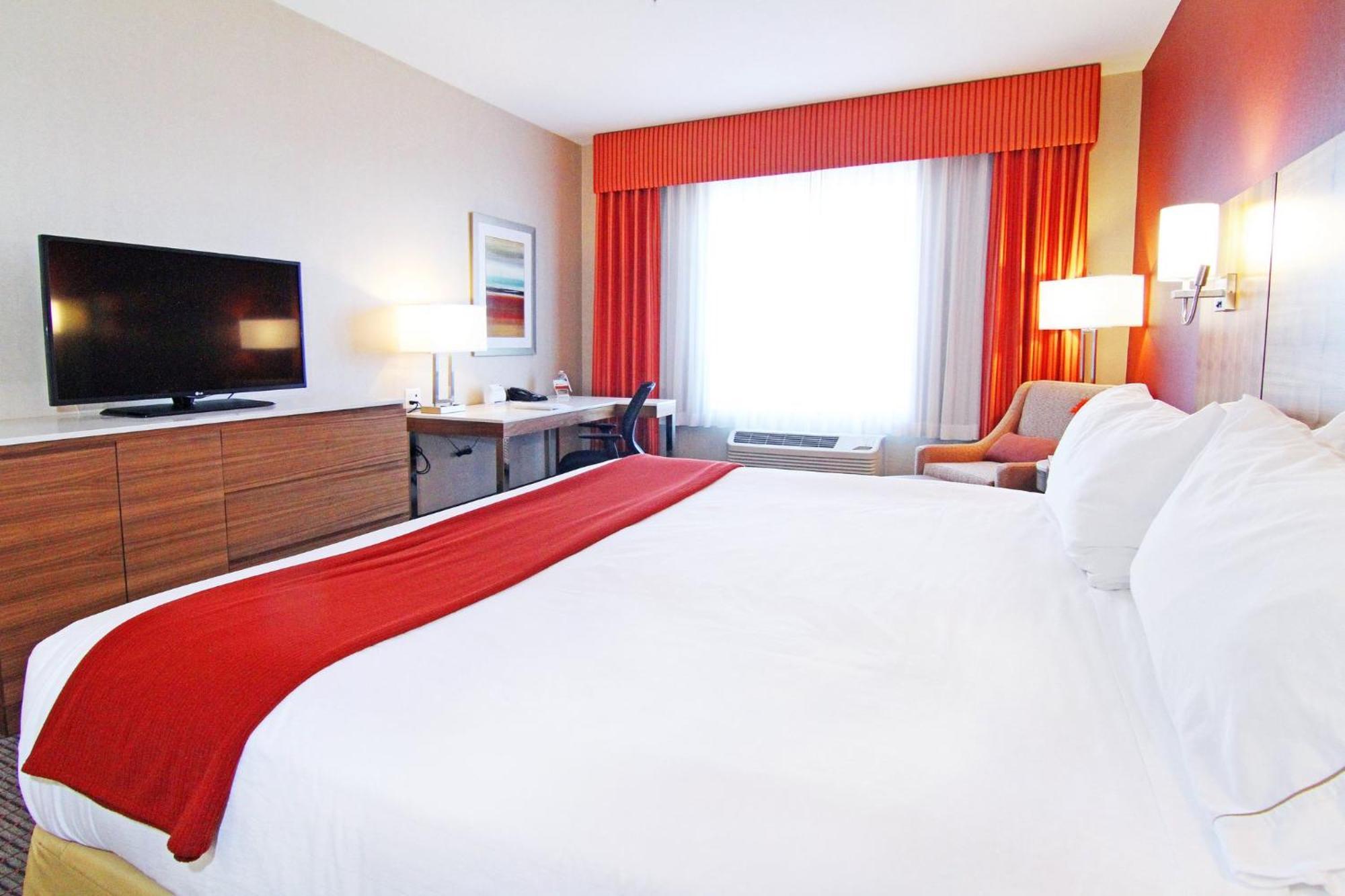 Holiday Inn Express And Suites Calgary University By Ihg Exterior photo
